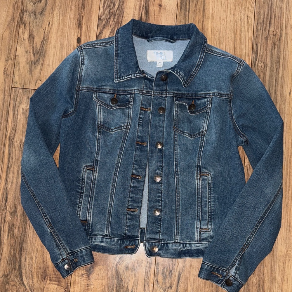 Time and Tru Blue Washed Denim Jacket
M 8-10